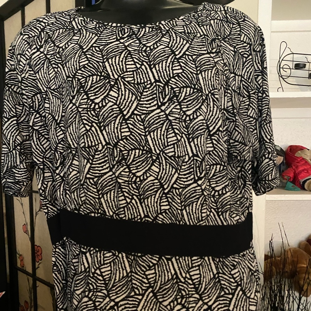 Black & White Abstract Print blouse plus size